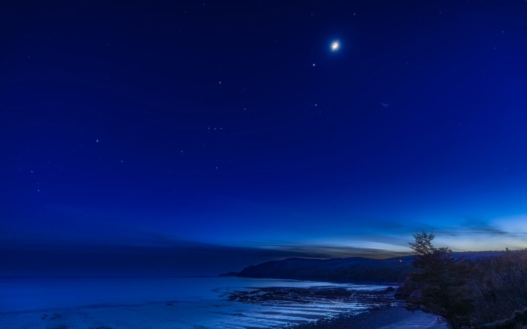 Jupiter and the moon take a sunset stroll tonight. Here’s how to see it